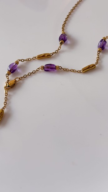 naszyjnik z ametystem naszyjnik z krawatką naszyjnik z ametystem damski biżuteria z ametystem delikatny naszyjnik damski naszyjnik ze stali szlachetnej elegancki naszyjnik z kamieniem naturalnym naszyjnik minimalistyczny damski