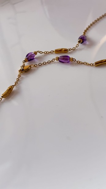 naszyjnik z ametystem naszyjnik z krawatką naszyjnik z ametystem damski biżuteria z ametystem delikatny naszyjnik damski naszyjnik ze stali szlachetnej elegancki naszyjnik z kamieniem naturalnym naszyjnik minimalistyczny damski