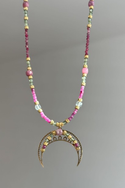 rubinowa lunula naszyjnik naszyjnik z rubinem i turmalinem naszyjnik z kamieni naturalnych unikat biżuteria z prehnitem i kyjanitem naszyjnik stal szlachetna regulowana długoś