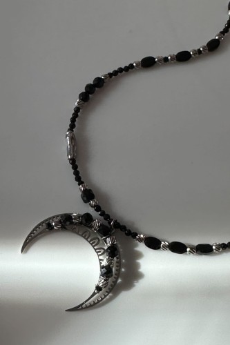 czarna lunula naszyjnik naszyjnik z czarnym turmalinem naszyjnik ochronny kamienie naturalne biżuteria stal szlachetna srebrna naszyjnik regulowana długość unikat