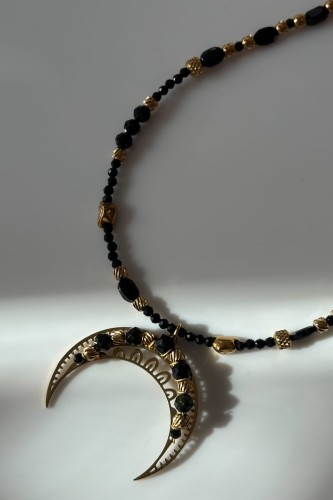 złota lunula naszyjnik naszyjnik z czarnym turmalinem złoty naszyjnik ochronny kamienie naturalne biżuteria stal szlachetna złota naszyjnik regulowana długość unikat