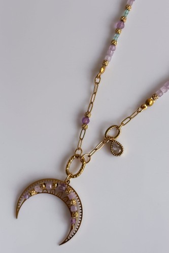 lunula naszyjnik kunzyt fluoryt apatyt beryl naszyjnik z księżycem złoty stal szlachetna unikatowa biżuteria handmade lunula naszyjnik regulowany kamienie naturalne pastelowe delikatny naszyjnik kobiecy z kamieniami