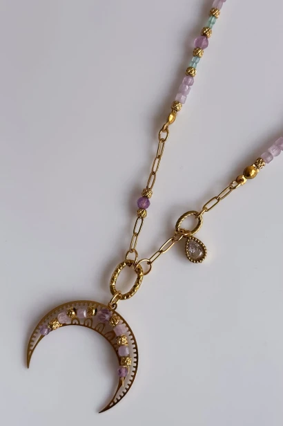 lunula naszyjnik kunzyt fluoryt apatyt beryl naszyjnik z księżycem złoty stal szlachetna unikatowa biżuteria handmade lunula naszyjnik regulowany kamienie naturalne pastelowe delikatny naszyjnik kobiecy z kamieniami