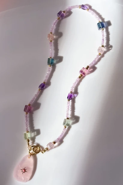 naszyjnik kwarc różowy kunzyt fluoryt cytryn ametyst naszyjnik pastelowy kamienie naturalne złoty unikatowy naszyjnik handmade premium biżuteria z kamieni naturalnych kobieca naszyjnik z zawieszką kwarc różowy stal szlachetna