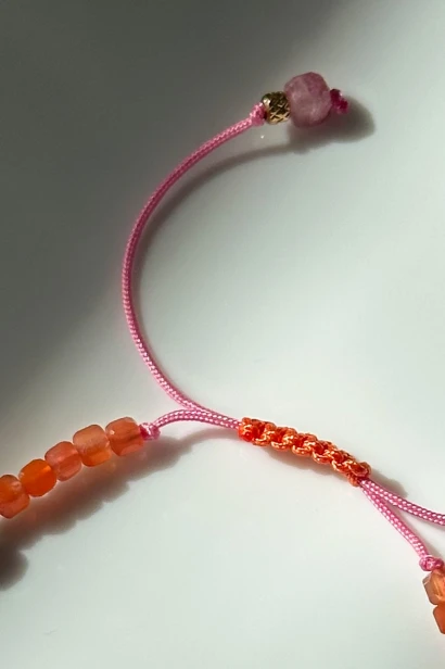 bransoletka agat pomarańczowy turmalin różowy bransoletka dopaminka lulobelia bransoletka na sznurku regulowana damska biżuteria handmade kamienie naturalne kolorowa bransoletka różowa pomarańczowa stal szlachetna