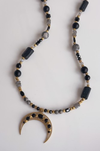 lunula naszyjnik z kamieni naturalnych, naszyjnik czarny turmalin labradoryt onyks jaspis, lunula stal szlachetna, naszyjnik ręcznie robiony Polska, biżuteria symboliczna damska, naszyjnik z lunulą znaczenie