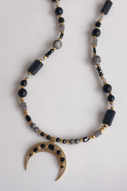 lunula naszyjnik z kamieni naturalnych, naszyjnik czarny turmalin labradoryt onyks jaspis, lunula stal szlachetna, naszyjnik ręcznie robiony Polska, biżuteria symboliczna damska, naszyjnik z lunulą znaczenie