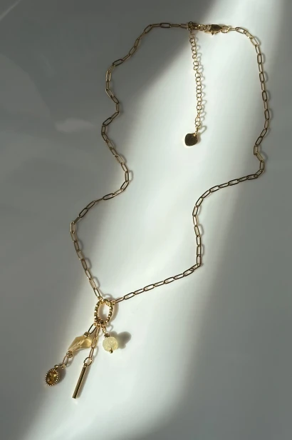 delikatny naszyjnik cytryn, naszyjnik na łańcuszku stal szlachetna, subtelna biżuteria damska, naszyjnik ręcznie robiony Polska, minimalistyczny naszyjnik z kamieniem, biżuteria delikatna codzienna