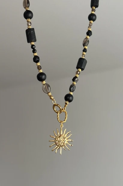 naszyjnik słońce mocy, naszyjnik z kamieni naturalnych czarny turmalin onyks kwarc dymny, biżuteria damska stal szlachetna, naszyjnik ręcznie robiony Polska, naszyjnik z zawieszką słońce, biżuteria symboliczna siła