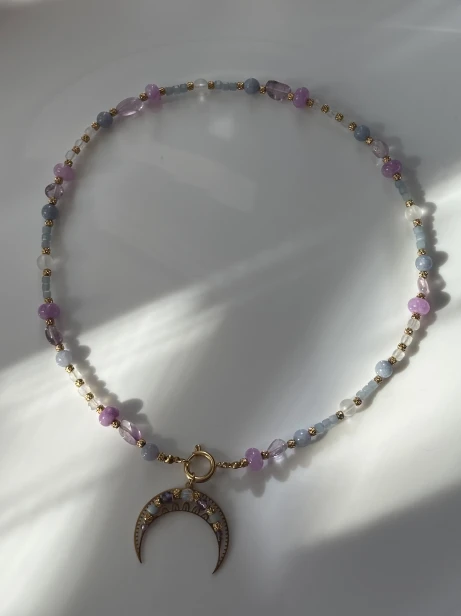 naszyjnik lunula ametyst kamień księżycowy jadeit angelit, biżuteria ręcznie robiona Polska, naszyjnik z kamieni naturalnych damski, delikatny naszyjnik pastelowy, naszyjnik unikatowy stal szlachetna