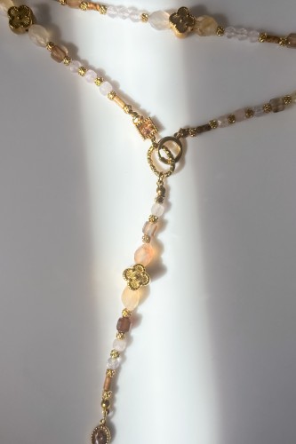 elegancki długi naszyjnik damski, różaniec biżuteryjny luksusowy, naszyjnik z kwarcem dymnym i agatem, biżuteria handmade premium Polska, naszyjnik z krawatką elegancki