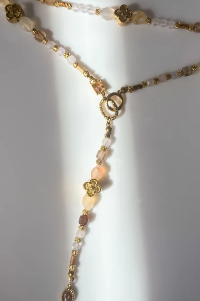 elegancki długi naszyjnik damski, różaniec biżuteryjny luksusowy, naszyjnik z kwarcem dymnym i agatem, biżuteria handmade premium Polska, naszyjnik z krawatką elegancki