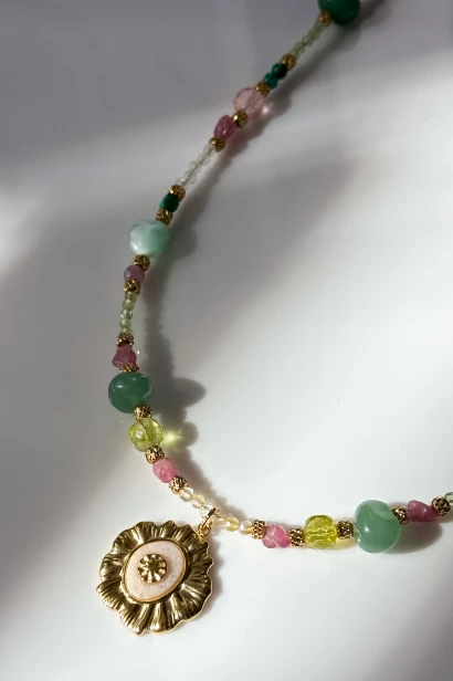 naszyjnik z kamieni naturalnych unikatowy naszyjnik damski biżuteria handmade Polska naszyjnik z zawieszką kwiat naszyjnik z cytrynem, turmalinem i awenturynem elegancki naszyjnik damski stal szlachetna