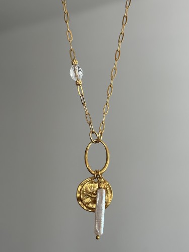 naszyjnik z perłą i kryształem górskim delikatny naszyjnik damski stal szlachetna medalion damski minimalistyczny biżuteria z kamieni naturalnych Polska uniwersalny naszyjnik elegancki naszyjnik handmade perła kryształ