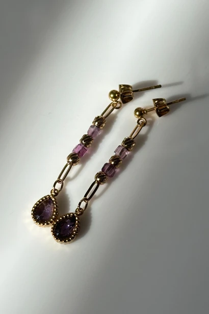 Wiszące kolczyki z fluorytami.