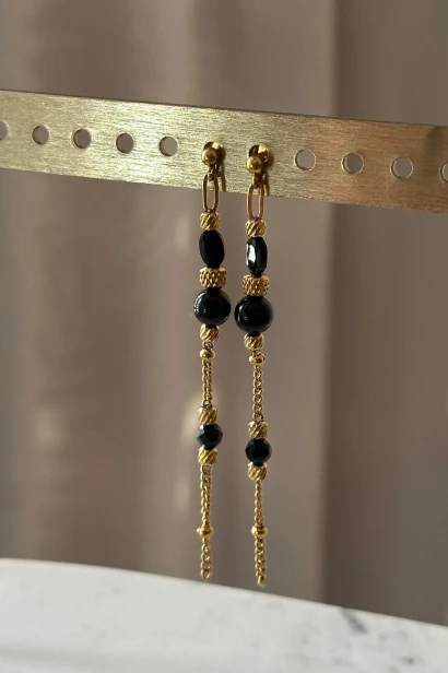 Wiszące kolczyki z turmalinami.