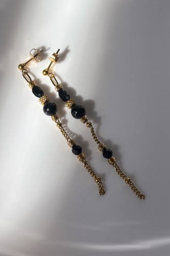 Wiszące kolczyki z turmalinami.