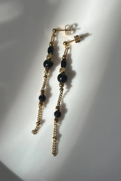 Wiszące kolczyki z turmalinami.