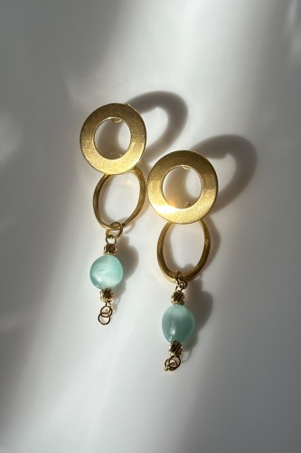 Wiszące kolczyki z zielonymi kalcytami.