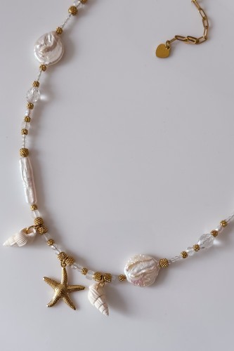 Naszyjnik amulet Lulobelia nr 230 detal zapięcia, złocona rozgwiazda i muszelki, biżuteria z kamieni naturalnych ręcznie robiona