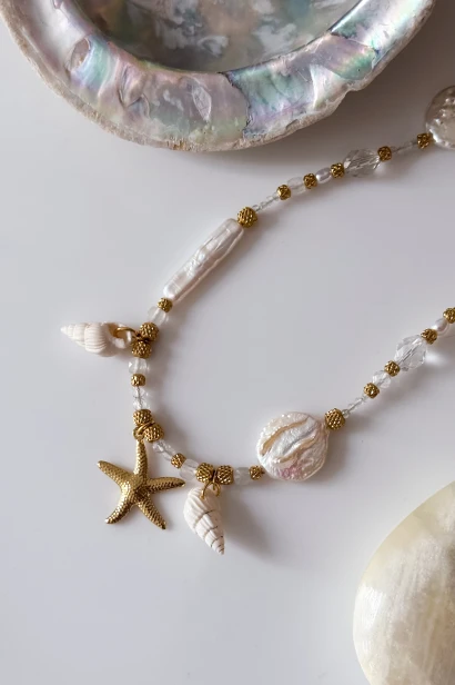 Naszyjnik unikat Lulobelia z perłami rzecznymi, kryształem górskim i muszelkami, złocona rozgwiazda, handmade Polska