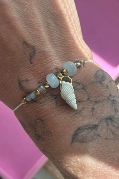Bransoletka z akwamarynem i muszelką Lulobelia na nadgarstek, kamienie naturalne błękitne, biżuteria letnia handmade