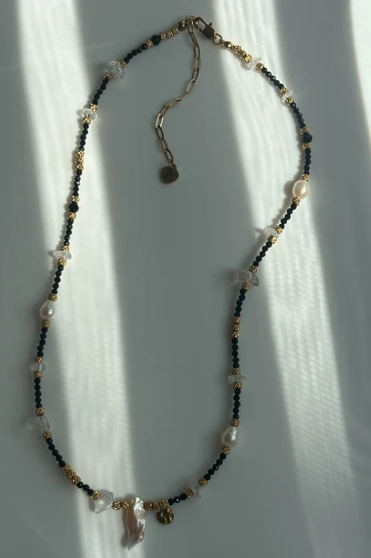 Naszyjnik amulet Lulobelia nr 233, czarny turmalin, kryształ górski, perła barokowa i hodowlana, stal szlachetna, długość 45,5 cm plus przedłużenie