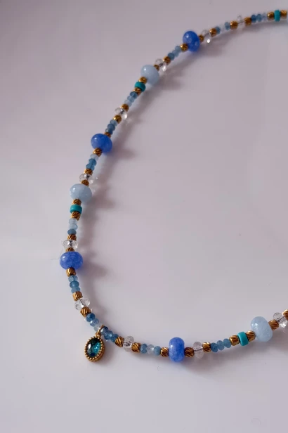 Naszyjnik choker unikat Lulobelia nr 234 z akwamarynem niebieskim chalcedonem i kryształem górskim, złota zawieszka, handmade Polska