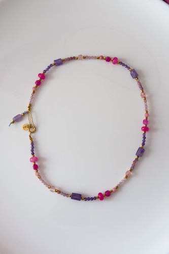 Naszyjnik unikat Lulobelia nr 238 detal zapięcia z fioletową zawieszką, ametyst różowy agat turmalin, biżuteria autorska handmade Polska