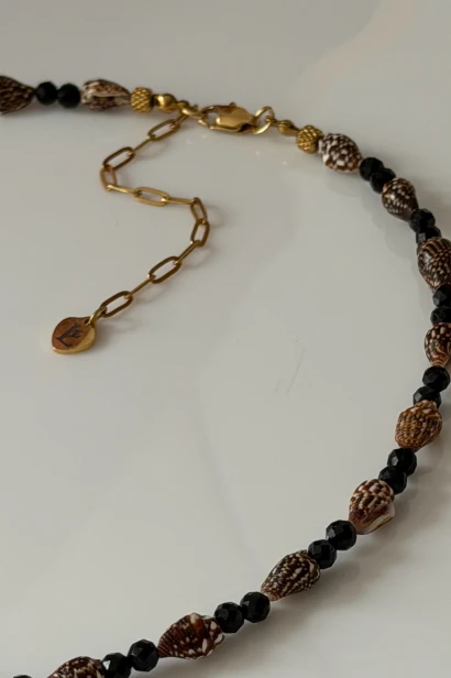 Choker Lulobelia detal zapięcia ze stali szlachetnej, czarny turmalin amulet ochrony, biżuteria ręcznie robiona