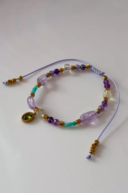 Bransoletka Lulobelia Smaki lata z regulowanym makramowym zapięciem, kolorowe kamienie naturalne, biżuteria autorska handmade
