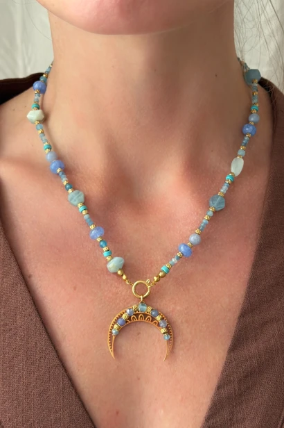 Naszyjnik unikat Lulobelia nr 240 z lunulą i kamieniami naturalnymi, chalcedon, akwamaryn, howlit, złocony księżyc, handmade Polska