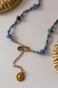 Naszyjnik unikat Lulobelia nr 242 zapinany od przodu, krawatka ze słonecznym medalionem, akwamaryn, sodalit, howlit, handmade Polska