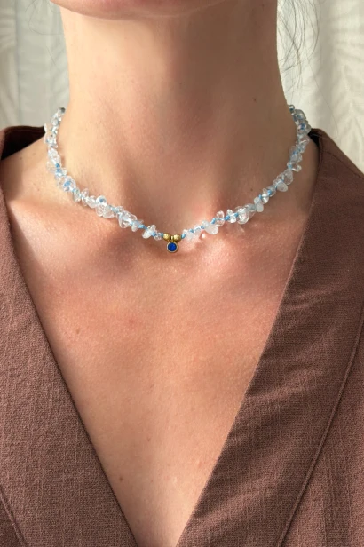 Naszyjnik unikat Lulobelia nr 244, kryształ górski supełkowany, chabrowe oczko w złocie, biżuteria handmade Polska