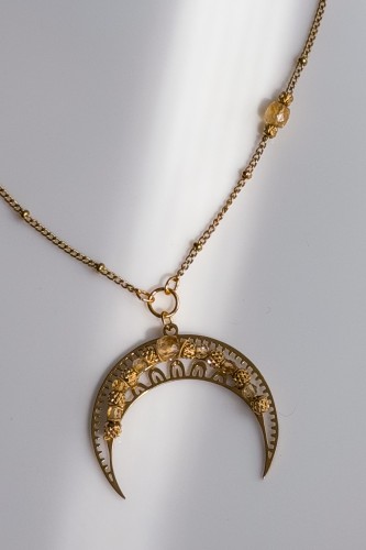Złota lunula z cytrynem Lulobelia, amulet powodzenia, księżyc w nowiu, biżuteria z kamieni naturalnych handmade Polska