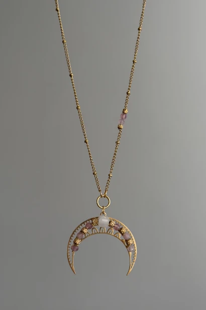 Naszyjnik Lulobelia lunula z różowym kwarcem, złocony księżyc, biżuteria symboliczna handmade Polska