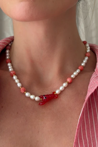 Naszyjnik z perłami i homarem Lulobelia, letnia biżuteria z perłą i jadeitem, handmade Polska.jpeg