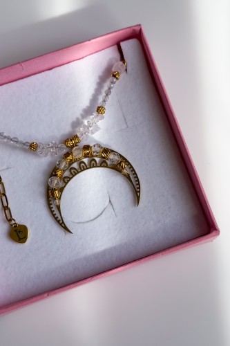 Naszyjnik lunula kobiecej intuicji Lulobelia w pudełku, kamień księżycowy, labradoryt, złota zawieszka księżyc, prezent dla kobiety, handmade Polska