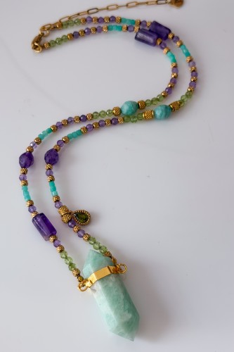 Naszyjnik unikat Lulobelia amulet kobiecej siły z grotem z amazonitu, ametyst, oliwin, handmade Polska