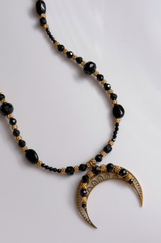 Naszyjnik unikat Lulobelia lunula ochrony, złoty półksiężyc, czarny turmalin, onyks, biżuteria handmade Polska