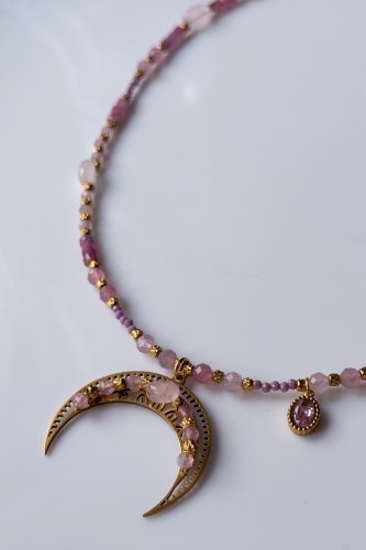 Naszyjnik unikat Lulobelia lunula miłości, złoty półksiężyc, kwarc różowy, różowy turmalin, mika, handmade Polska