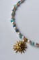 Detal naszyjnika Lulobelia, złote słońce, perły i błękitne kamienie, letnia biżuteria boho handmade Polska.jpeg