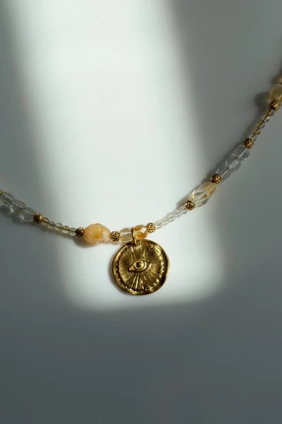 Naszyjnik amulet Lulobelia Amulet Dobrobytu, cytryn, złota moneta oko opatrzności, unikat, biżuteria symboliczna handmade Polska