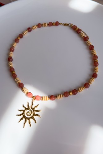 Naszyjnik z kamienia słonecznego Lulobelia, złota zawieszka słońce ze spiralą, amulet, biżuteria autorska handmade Polska